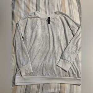 Women’s minders snakeskin sweatshirt size large